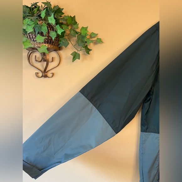 Columbia Men’s Windbreaker - Picture 4 of 7